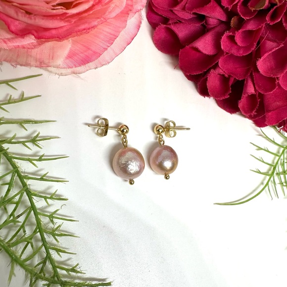 NEW⚜️Freshwater Baroque Pink Pearl Earrings - Picture 2 of 6